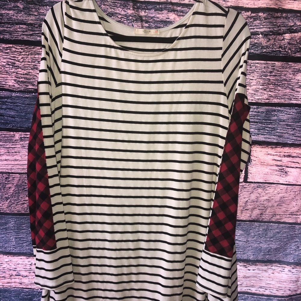 Oversized super cute Le Lis shirt!